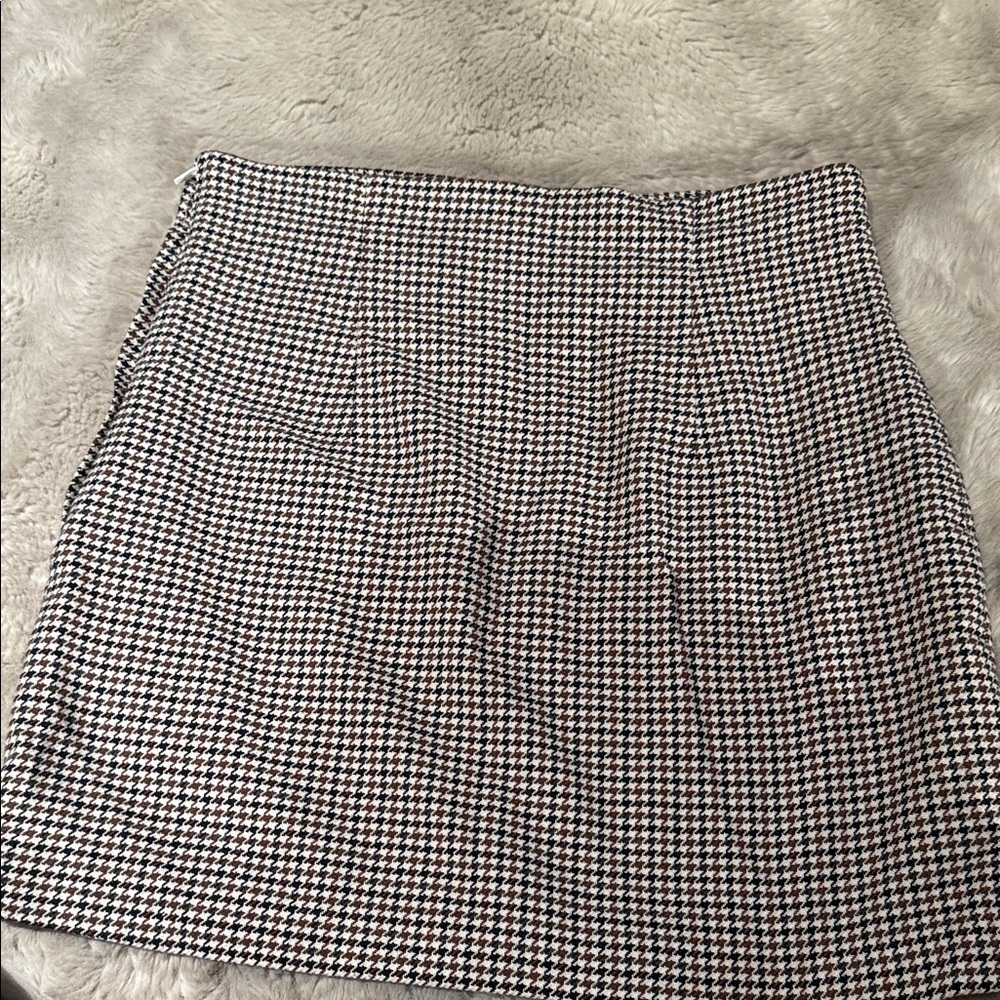 H&M Black and White Houndstooth Mini Skirt - Picture 6 of 9